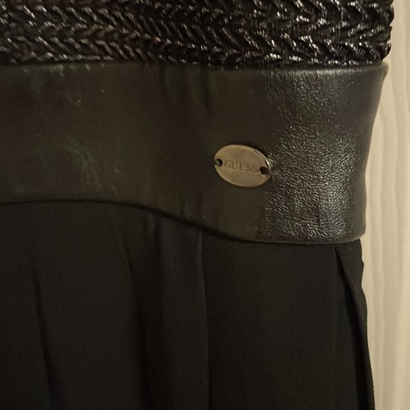 Short black dress. - Picture 3 of 4